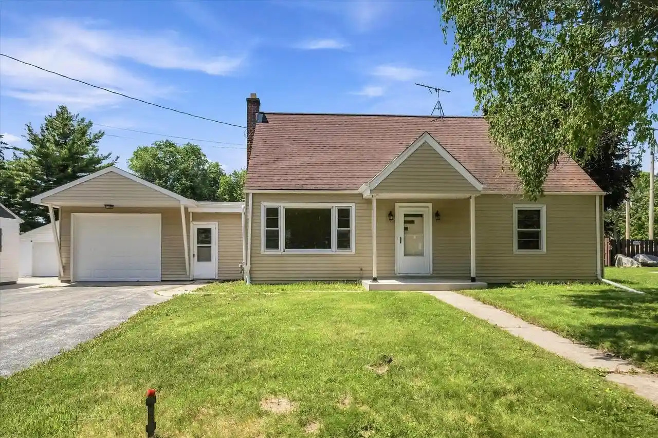 1st image of 1109 11th Avenue Avenue, Grafton, WI 53024 | MLS# 1971469