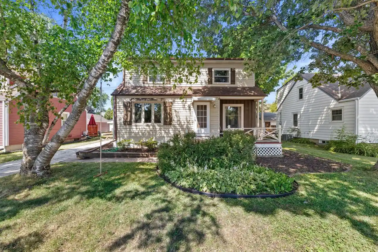 image of 1085 S Calhoun Road Road, Brookfield, WI 53005 | MLS# 1971471