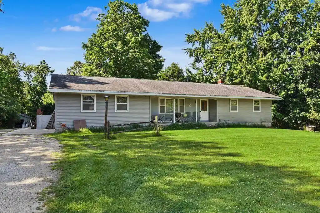 Homes for sale in Cedarburg, WI | 11927 Western Avenue Avenue, Cedarburg, WI 53012 | MLS# 1971484