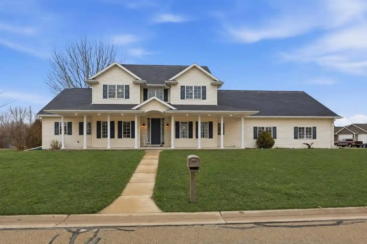 Photo 1 of Single family home for sale at N9005 Blackoak Street Street, Menasha, WI 54952 | MLS# 50329040 | Listing updated on 2026-08-03