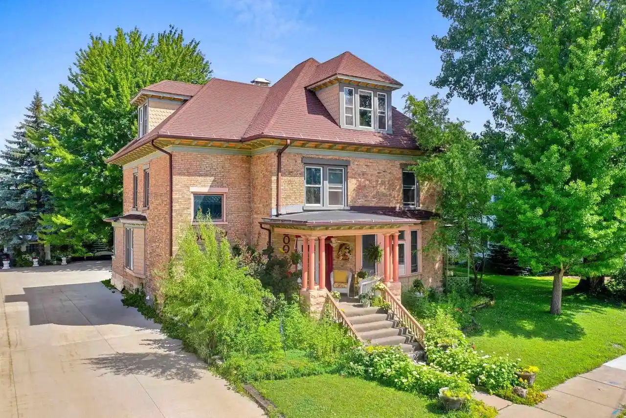 1st image of 300 W Prospect Avenue Avenue, Appleton, WI 54911 | MLS# 50329041