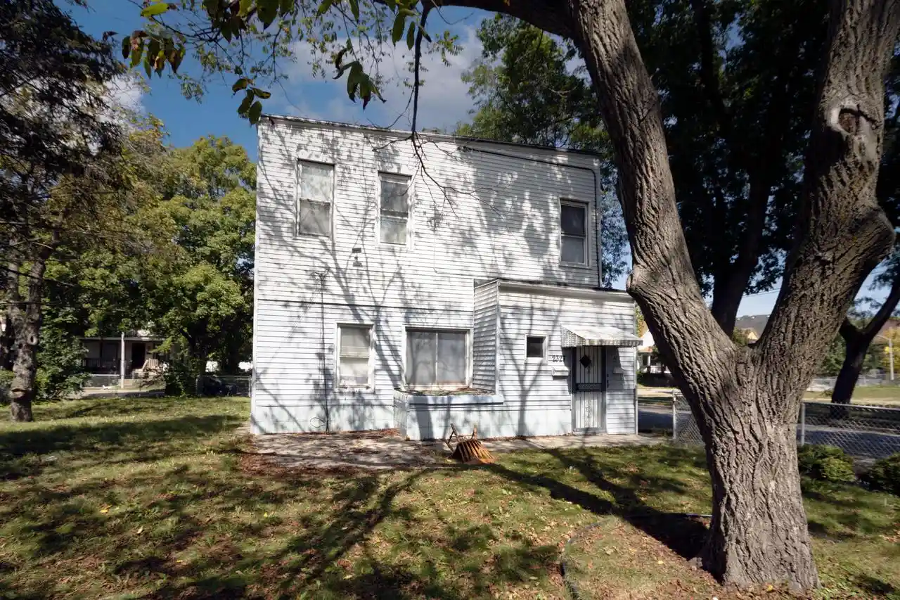 Photo 3 of Multi family home for sale at 1801 W Meinecke Avenue Avenue, Milwaukee, WI 53206 | MLS# 1971507 | Listing updated on 2026-09-08
