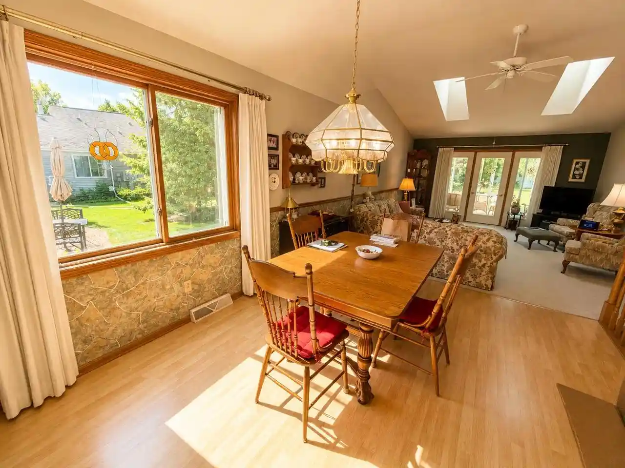 2nd image of 726 Kensington Sq Sq, Stoughton, WI 53589