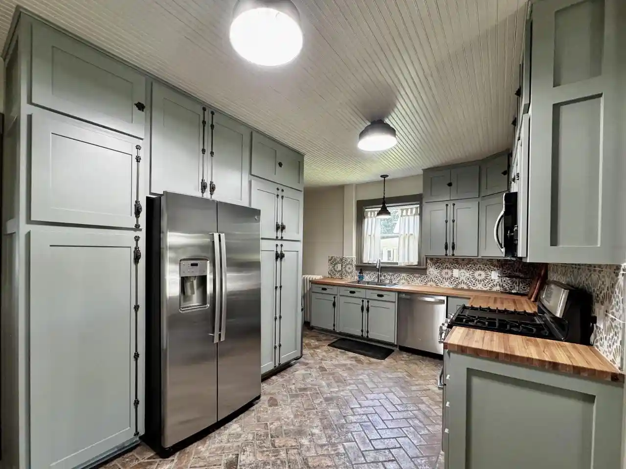 2nd image of 520 W Wisconsin Avenue Avenue, Oconomowoc, WI 53066 | MLS# 1971544
