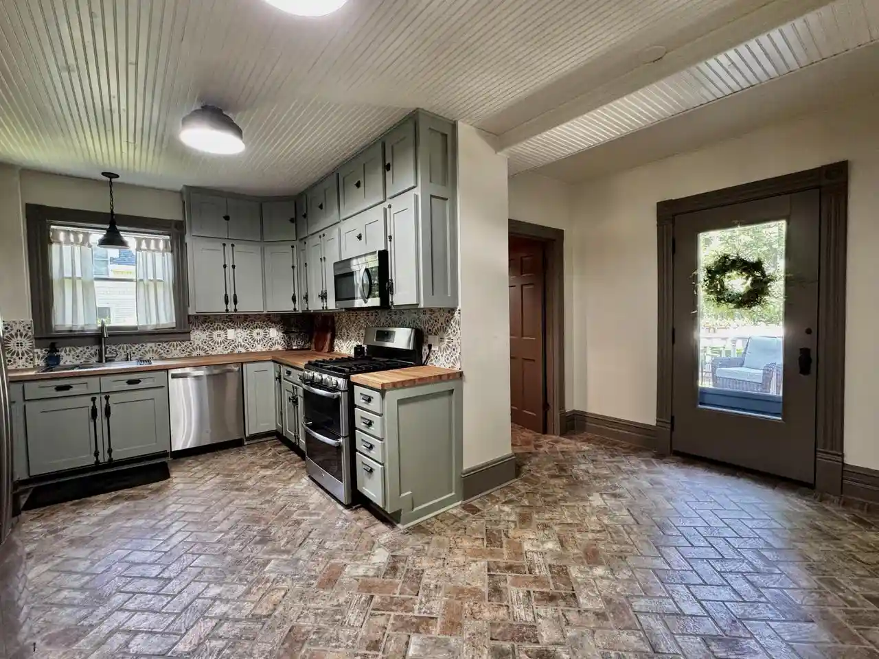 3rd image of 520 W Wisconsin Avenue Avenue, Oconomowoc, WI 53066 | MLS# 1971544