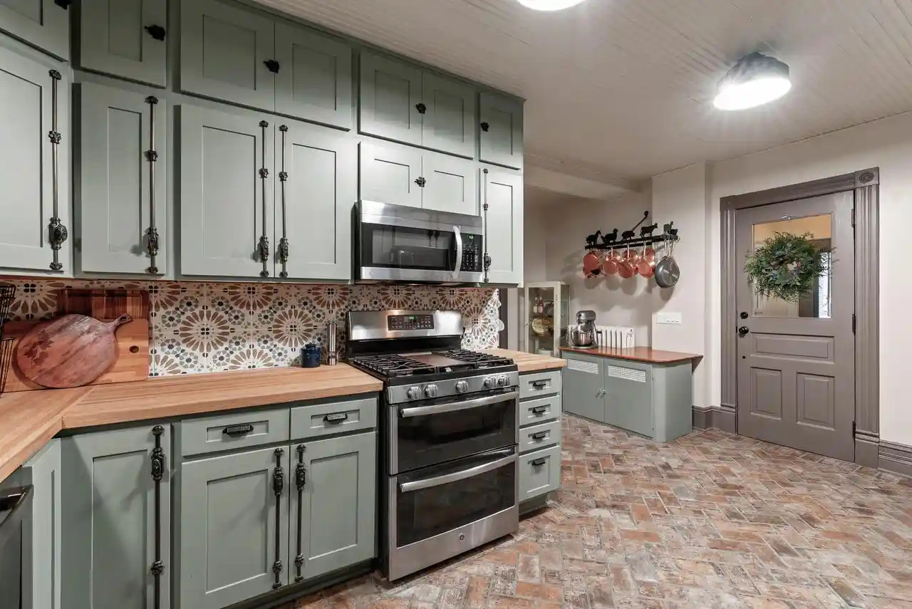 4th image of 520 W Wisconsin Avenue Avenue, Oconomowoc, WI 53066 | MLS# 1971544