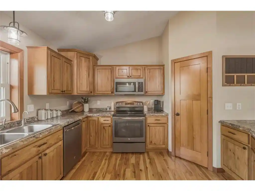 4th image of 520 Olivia Court Court, Hudson, WI 54016 | MLS# 7096010