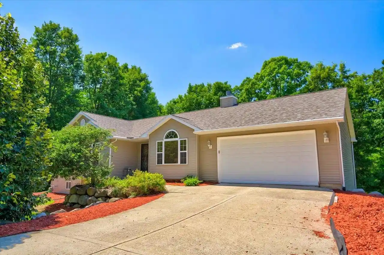 Photo 3 of Single family home for sale at 4729 Gaston Circle Circle, Cottage Grove, WI 53527 | MLS# 2027997 | Listing updated on 2026-09-08