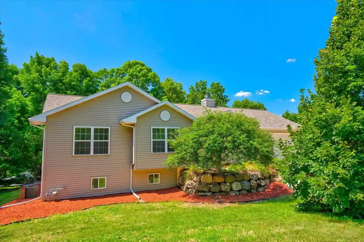 Photo 3 of Single family home for sale at 4729 Gaston Circle Circle, Cottage Grove, WI 53527 | MLS# 2027997 | Listing updated on 2026-09-08