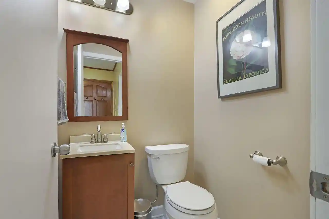 4th image of 24312 Peninsula Dr Dr, Kansasville, WI 53139 | MLS# 1971561