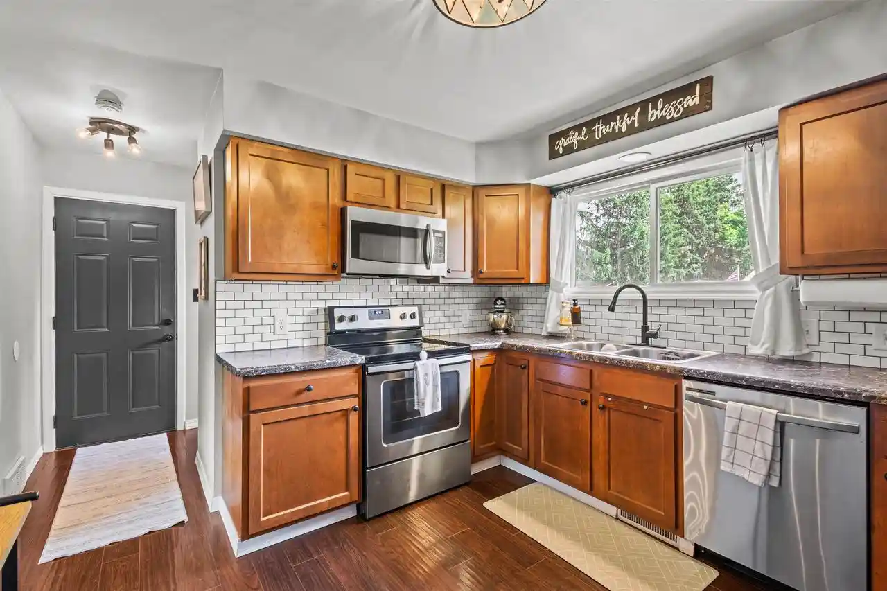 5th image of 826 Fieldcrest Dr Dr, Neenah, WI 54956 | MLS# 50329054