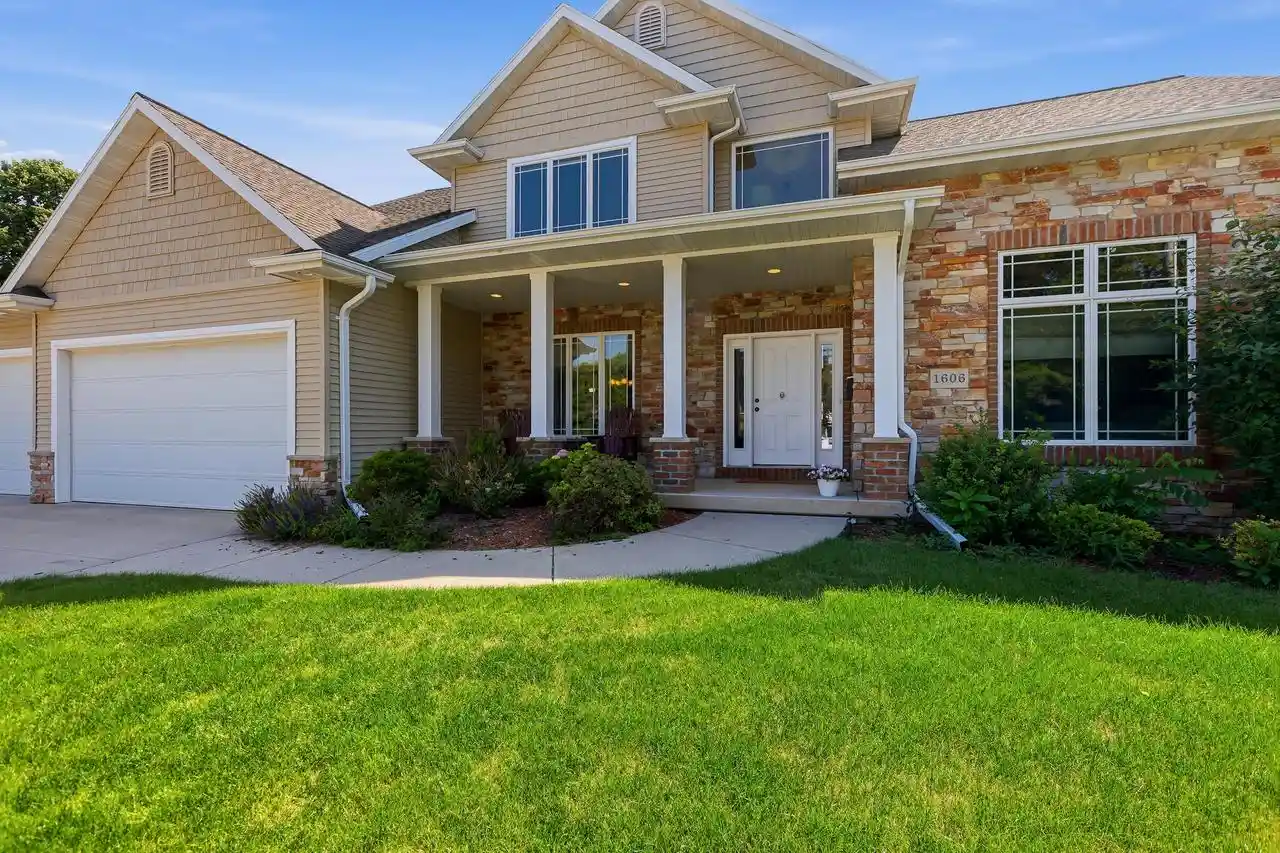 Photo 1 of Single family home for sale at 1606 S Carver Lane Lane, Appleton, WI 54914 | MLS# 1971591 | Listing updated on 2026-07-20
