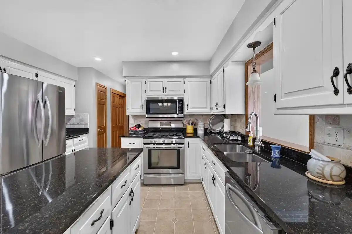 2nd image of 8419 110th Avenue Avenue, Pleasant Prairie, WI 53158 | MLS# 1971595
