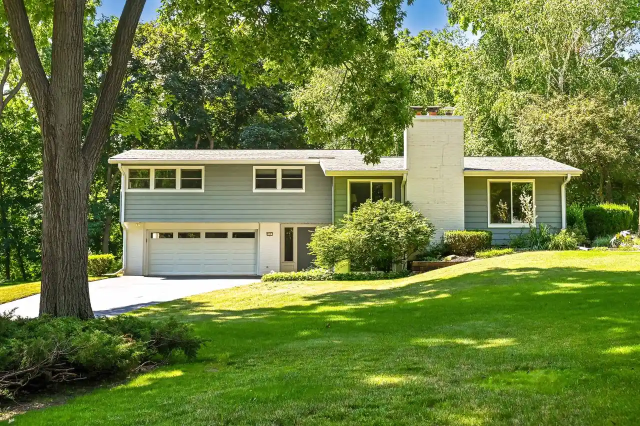 1st image of 955 Katherine Dr Dr, Elm Grove, WI 53122 | MLS# 1971605