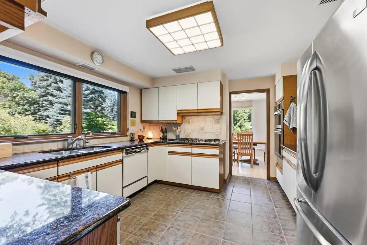 3rd image of 955 Katherine Dr Dr, Elm Grove, WI 53122 | MLS# 1971605