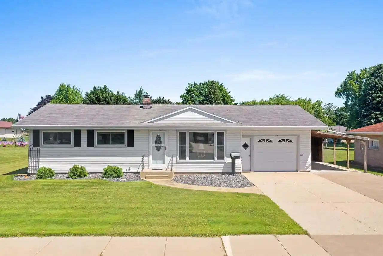 Homes for sale in Algoma, WI | 1501 State Street Street, Algoma, WI 54201 | MLS# 50329091