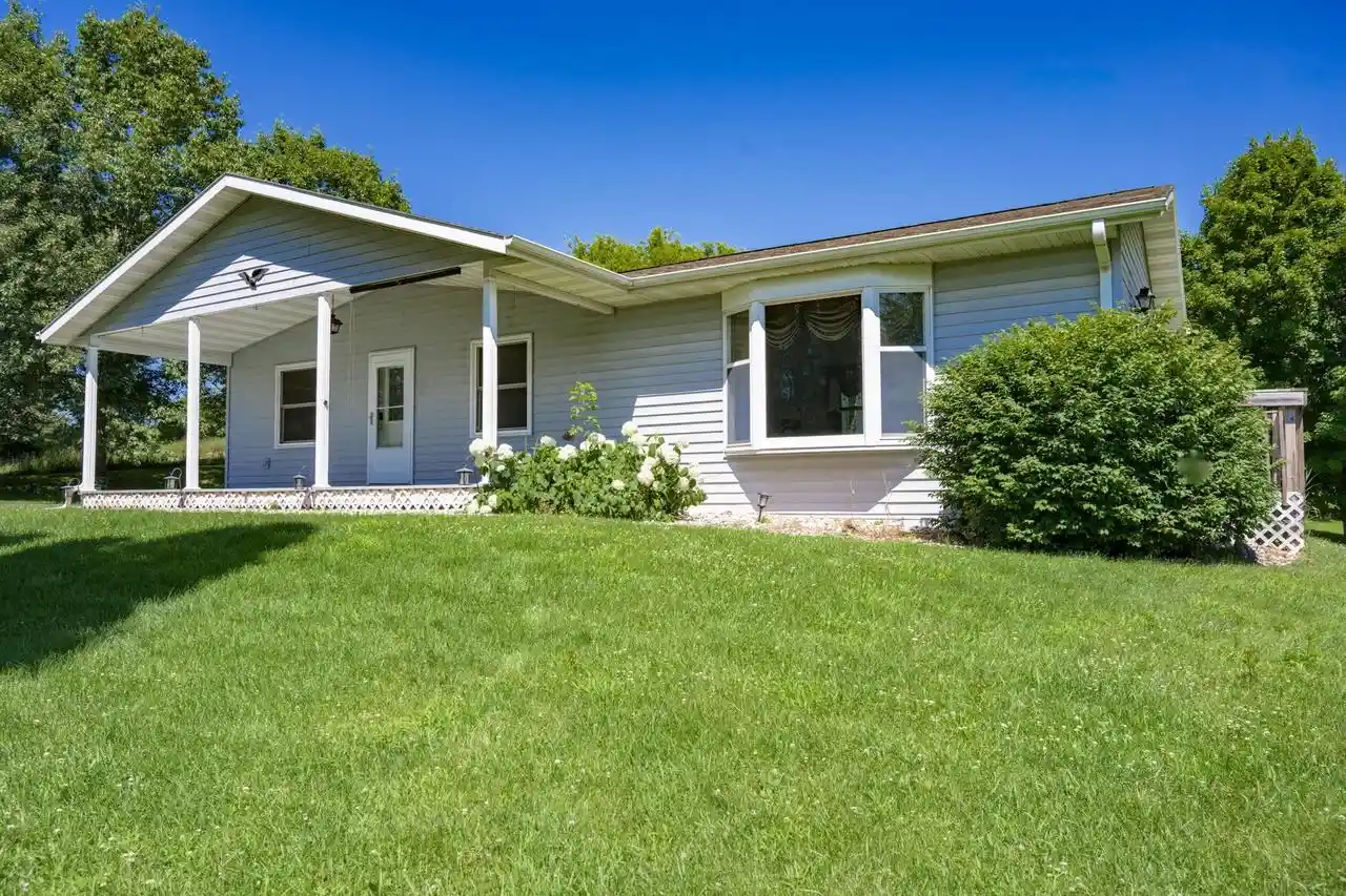 Homes for sale in Elroy, WI | 506 N Brooklyn Avenue Avenue, Elroy, WI 53929 | MLS# 2028037
