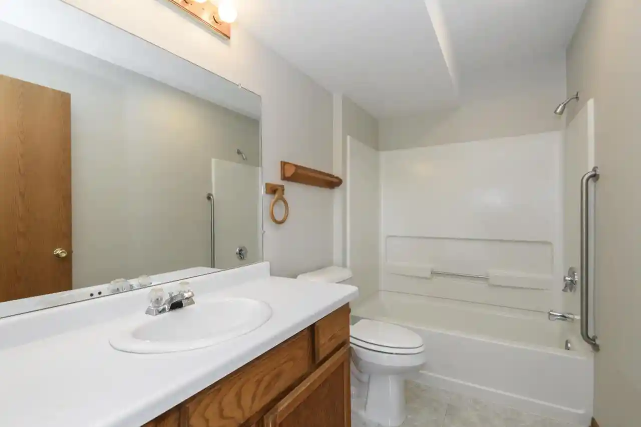 4th image of 859 Quinlan Dr Dr, Pewaukee, WI 53072