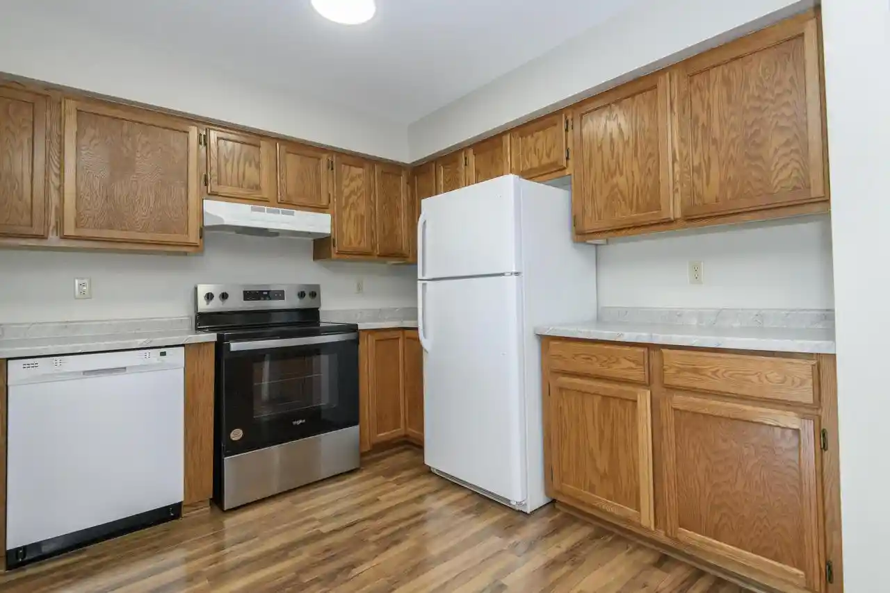 2nd image of 859 Quinlan Dr Dr, Pewaukee, WI 53072