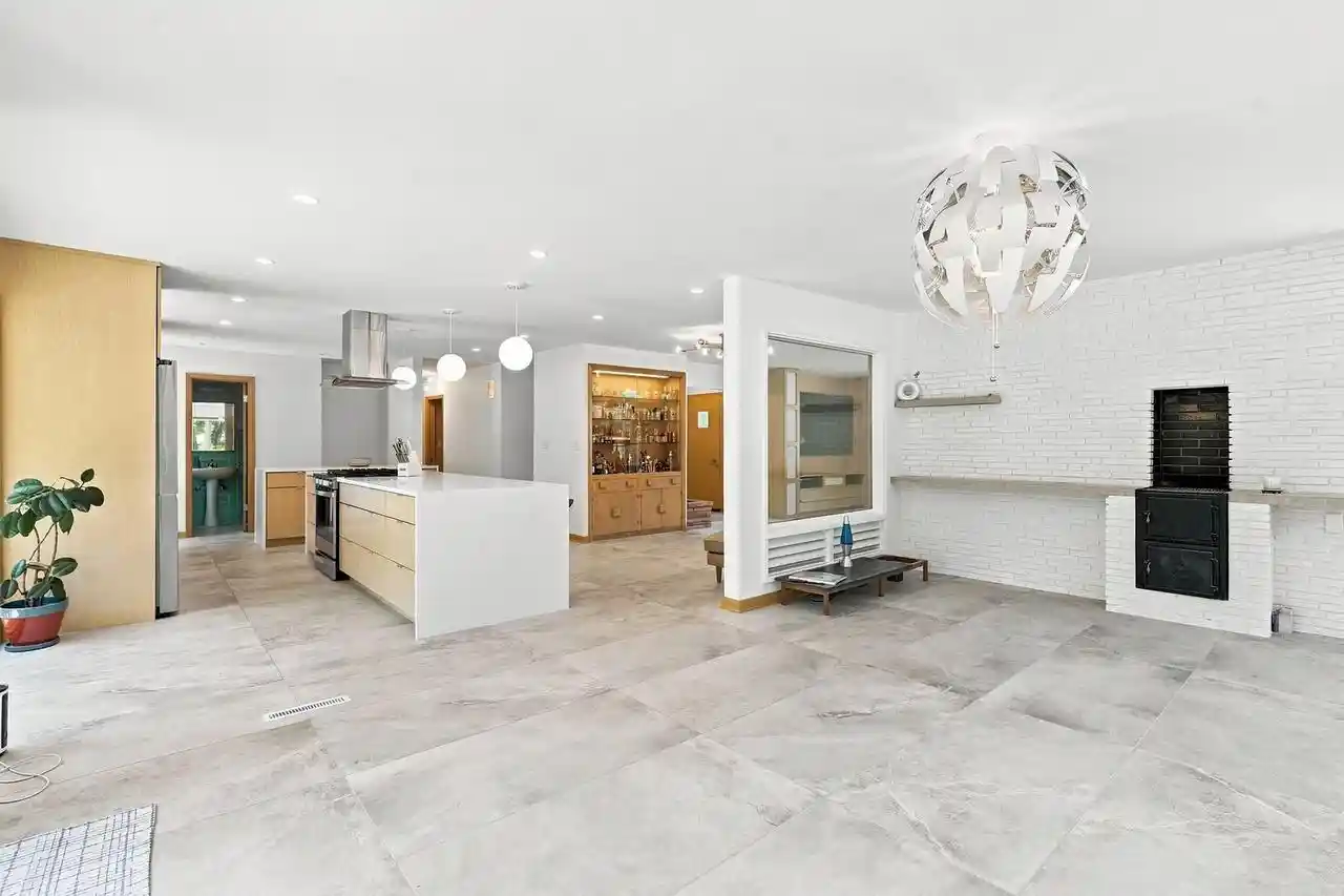 2nd image of 3580 Sunny Crest Dr Dr, Brookfield, WI 53005 | MLS# 1971644