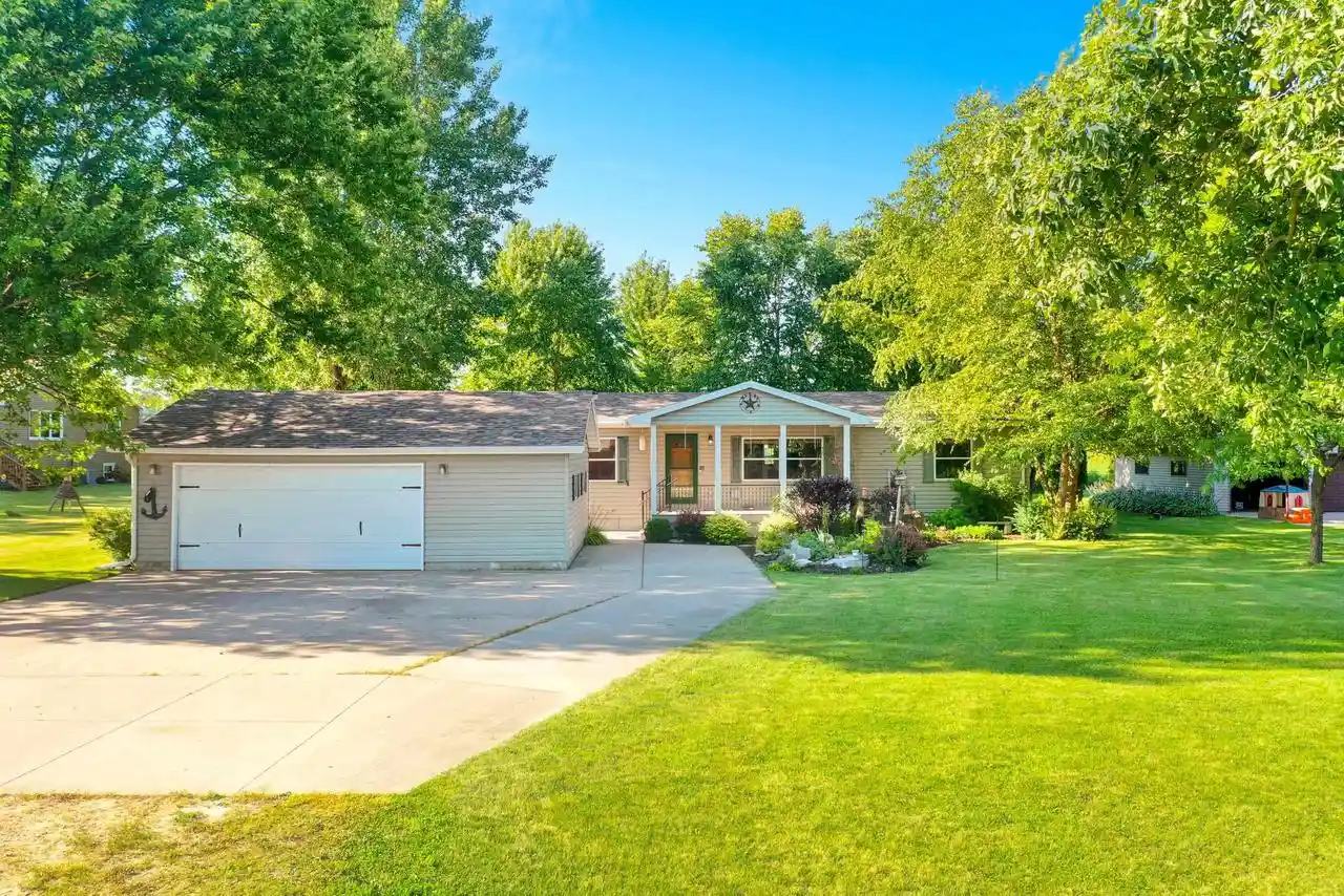 Homes for sale in Hortonville, WI | W10298 School Road Road, Hortonville, WI 54944 | MLS# 50329107