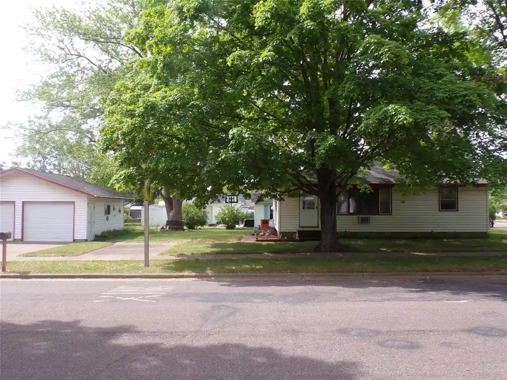 3rd image of 315 E Wisconsin Street Street, Chippewa Falls, WI 54729 | MLS# 1603228
