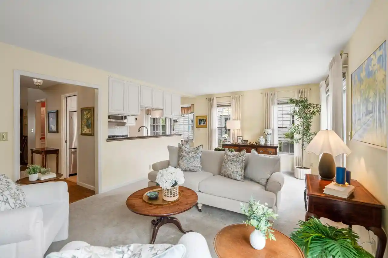 2nd image of 10240 N Westport Circle Circle, Mequon, WI 53092 | MLS# 1971715