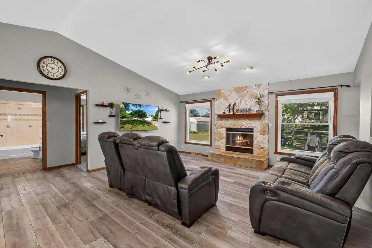 3rd image of 7071 S Cypress Court Court, Franklin, WI 53132 | MLS# 1971718