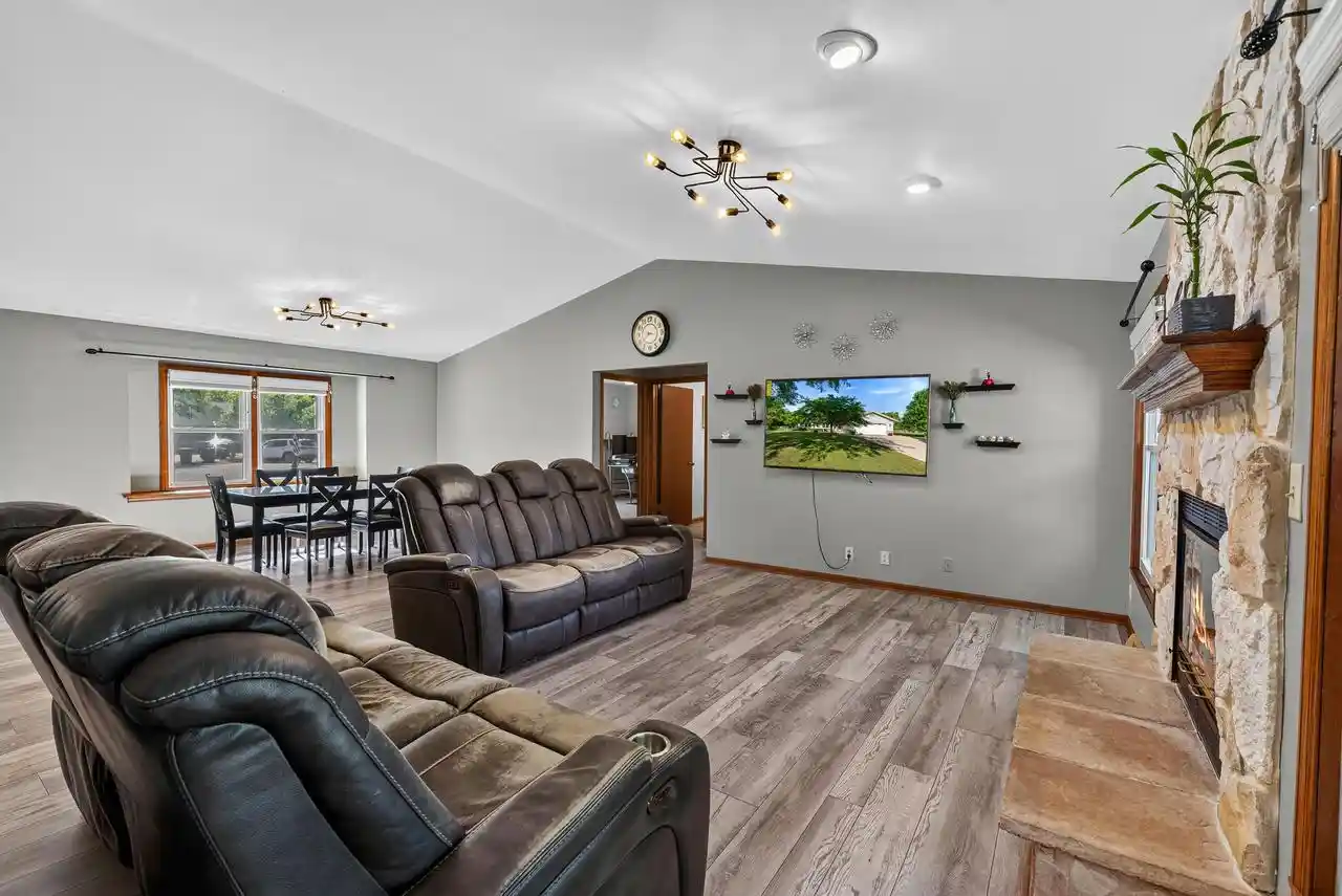 5th image of 7071 S Cypress Court Court, Franklin, WI 53132 | MLS# 1971718