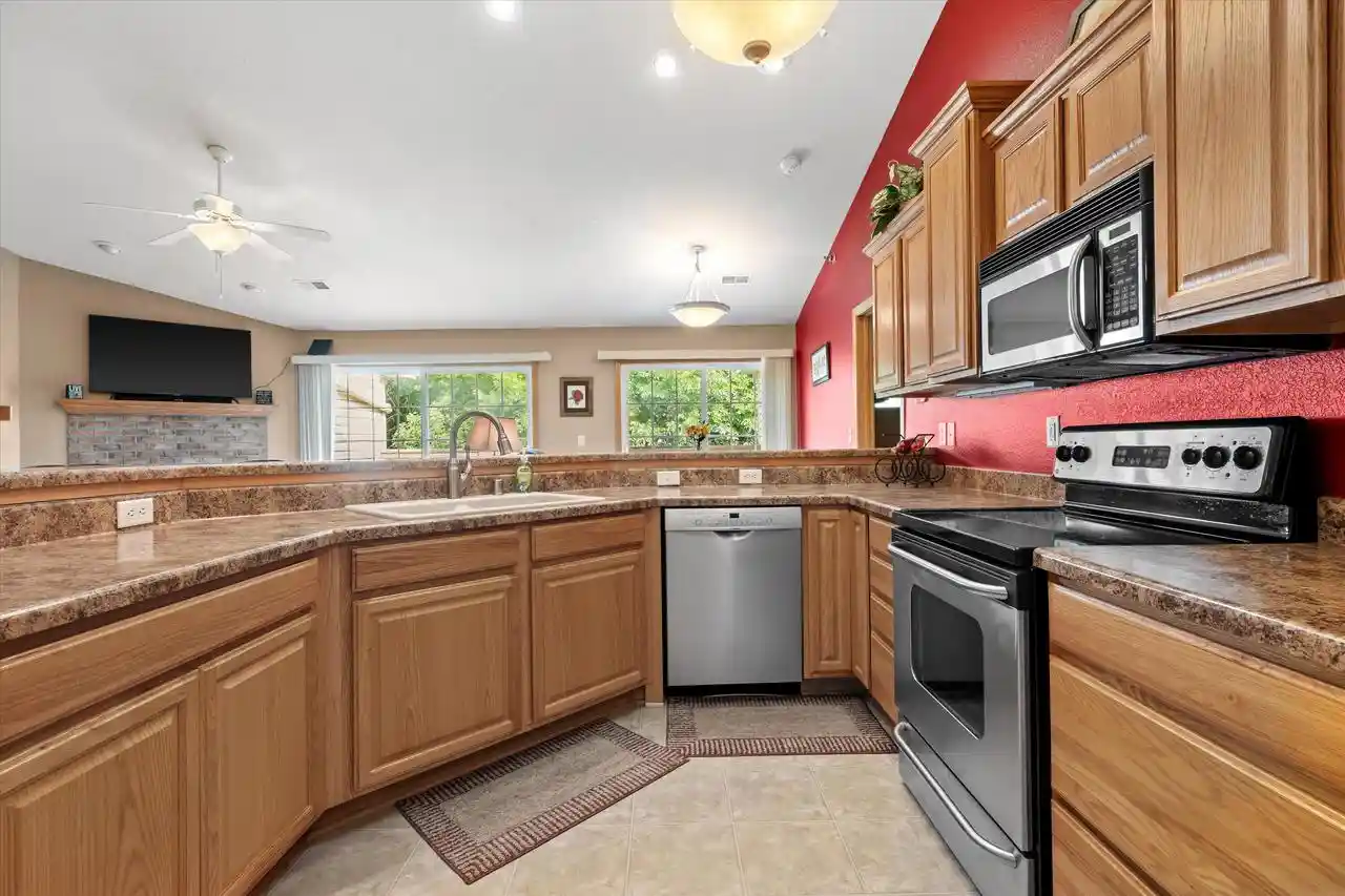 38th image of 17740 W Jacobs Dr Dr, New Berlin, WI 53146 | MLS# 1971727