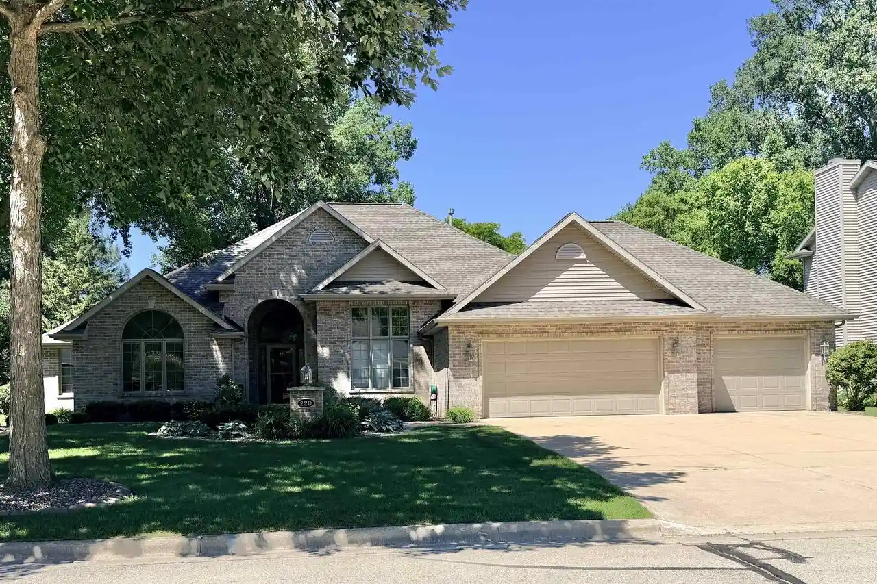 1st image of 220 E Falcon Hill Way Way, Green Bay, WI 54302 | MLS# 50329123