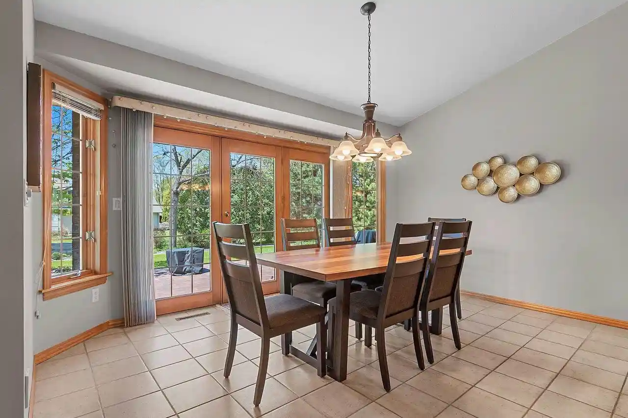 3rd image of 220 E Falcon Hill Way Way, Green Bay, WI 54302 | MLS# 50329123