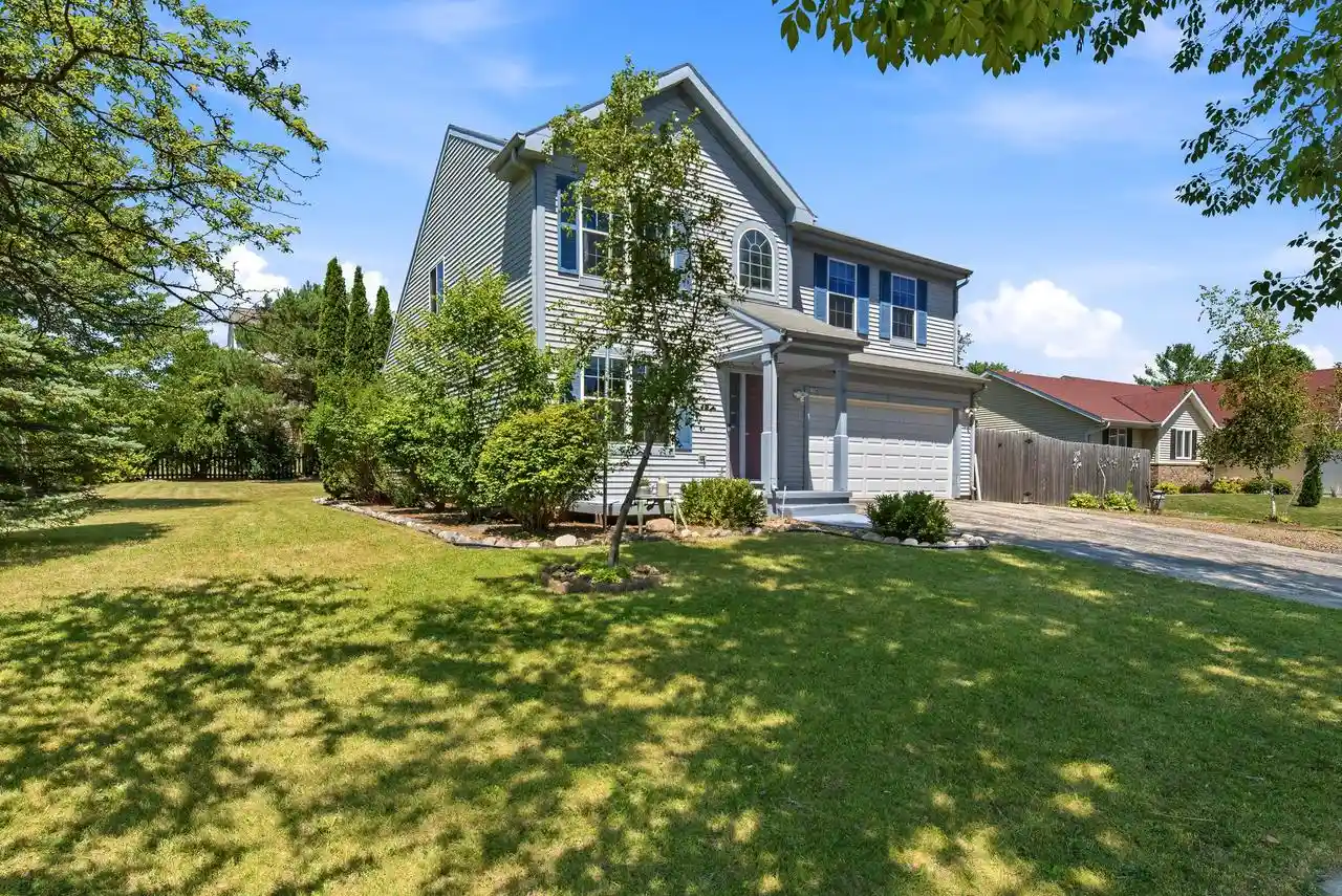 1st image of 1208 Kennedy Dr Dr, Hartford, WI 53027 | MLS# 1971730