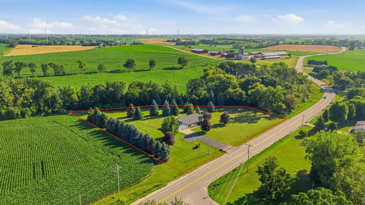 Homes for sale in Mount Calvary, WI | W2063 County Road Wh, Mount Calvary, WI 53057 | MLS# 2028105