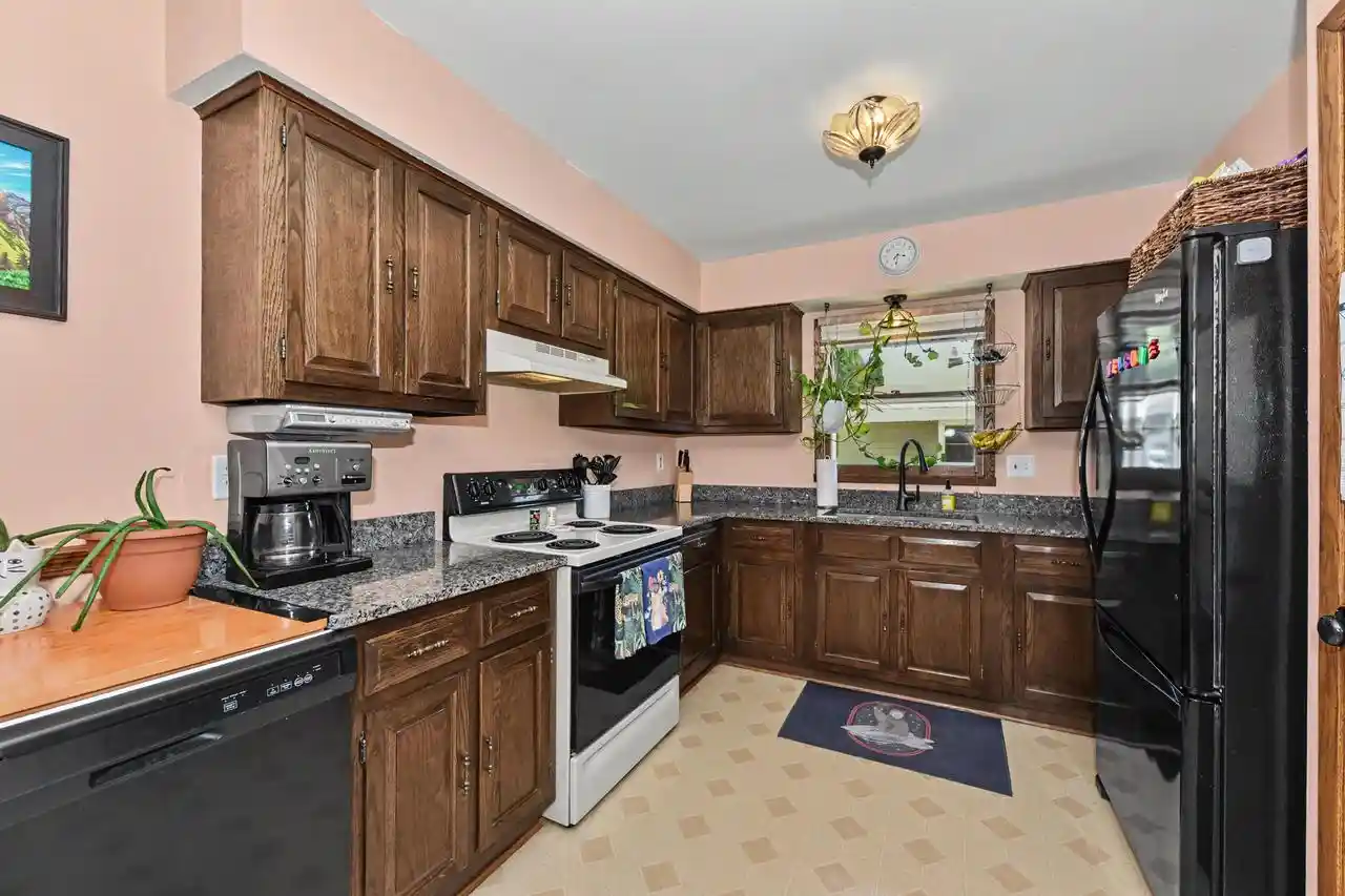 2nd image of 7530 S Quincy Avenue Avenue, Oak Creek, WI 53154 | MLS# 1971734