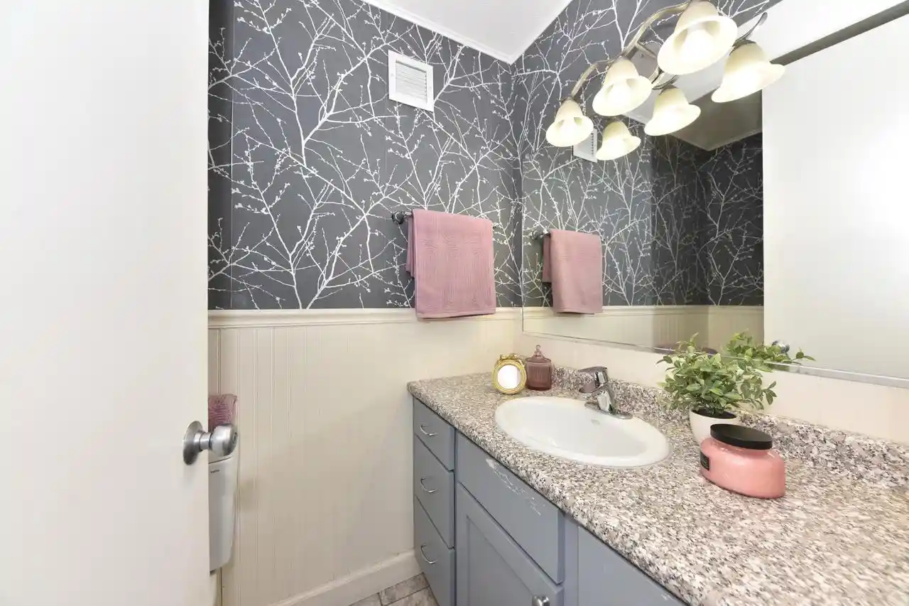 Photo 3 of Condo for sale at 1919 N Summit Avenue Avenue #1C, Milwaukee, WI 53202 | MLS# 1971741 | Listing updated on 2026-09-18