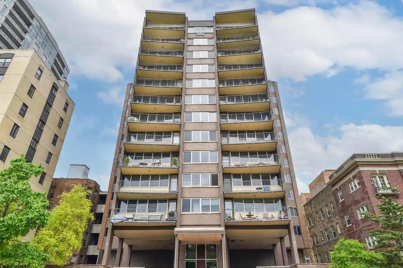 Listing Photo 5 - Condo for sale in building located at 1919 N Smt Ave Ave, Milwaukee, WI 53202 - Unit #1C