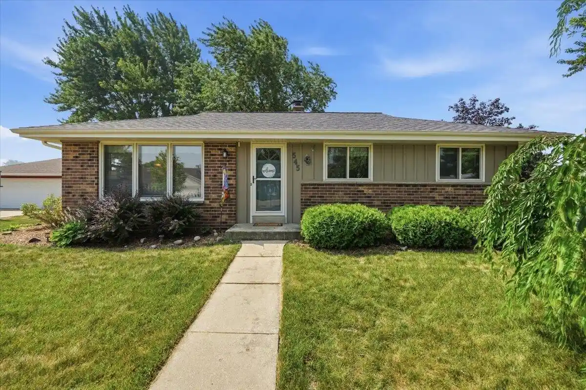 1st image of 545 E Estates Pl Pl, Oak Creek, WI 53154 | MLS# 1971743