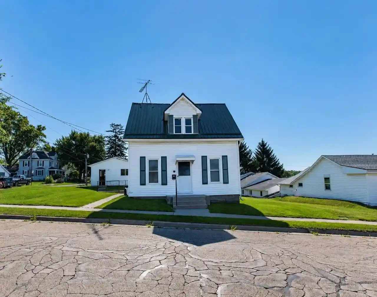 Homes for sale in Dodgeville, WI | 605 N Union Street Street, Dodgeville, WI 53533 | MLS# 2028111