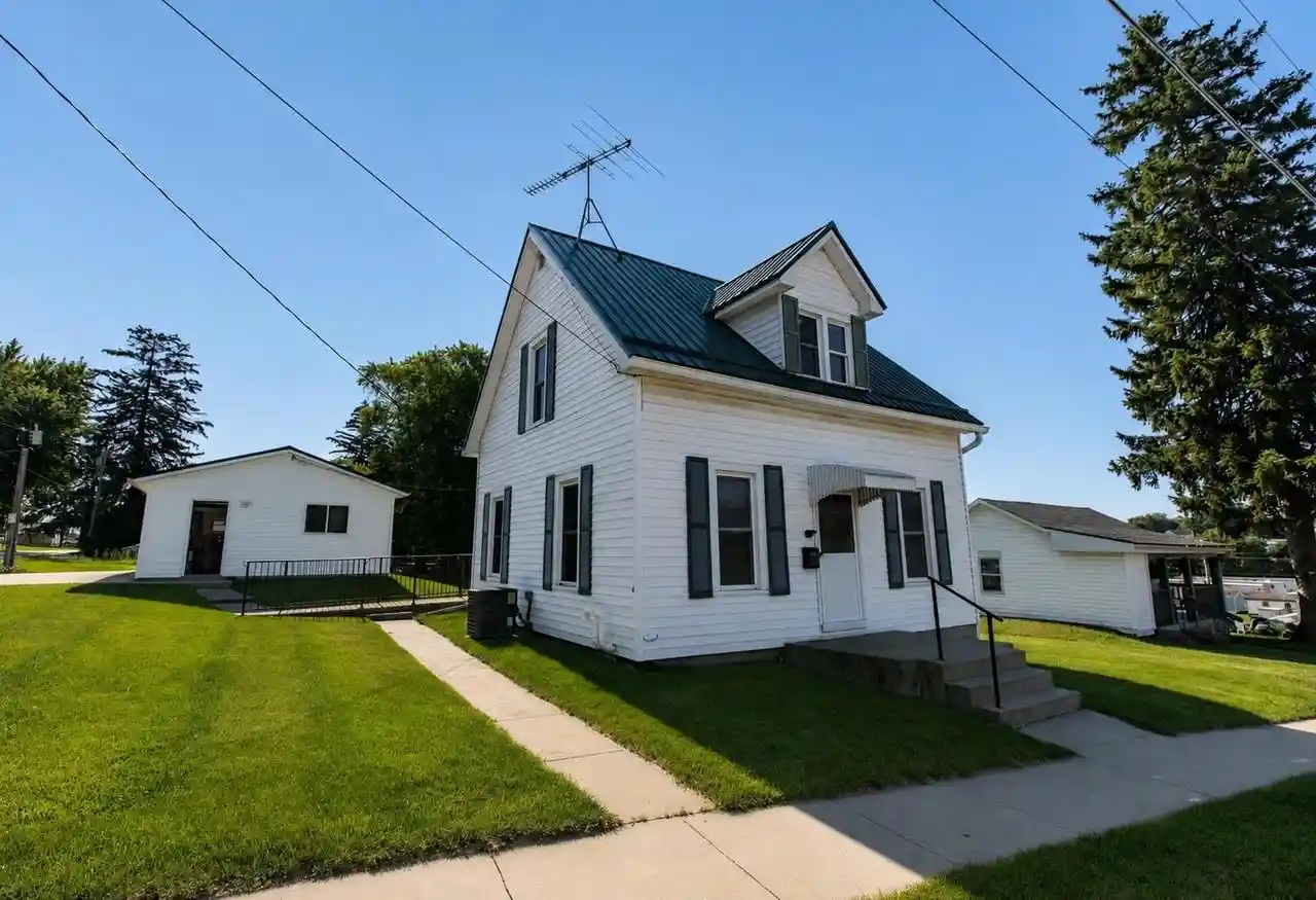 Homes for sale in Dodgeville, WI | 605 N Union Street Street, Dodgeville, WI 53533 | MLS# 2028111