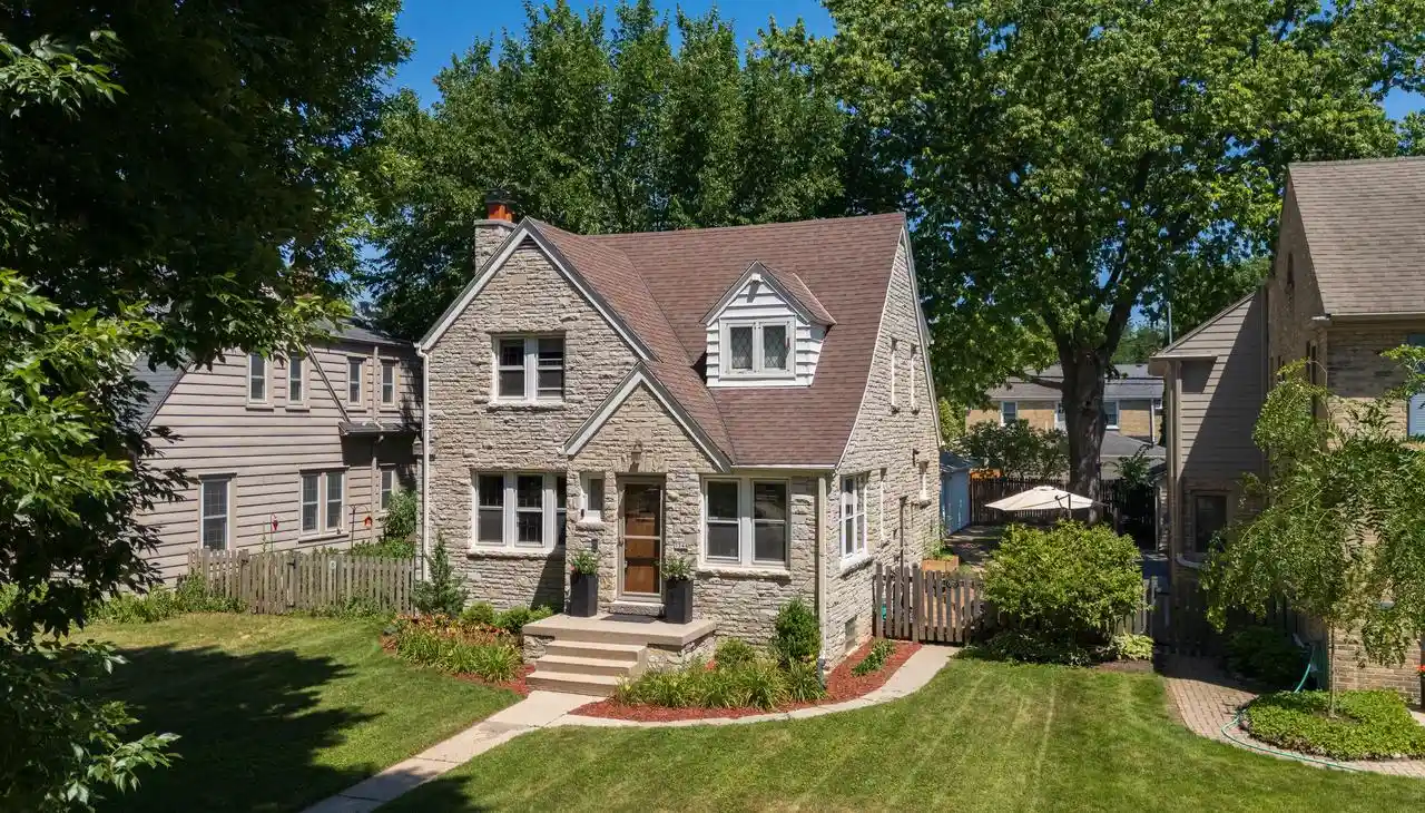 Homes for sale in Whitefish Bay, WI | 5244 N Shoreland Avenue Avenue, Whitefish Bay, WI 53217 | MLS# 1971744