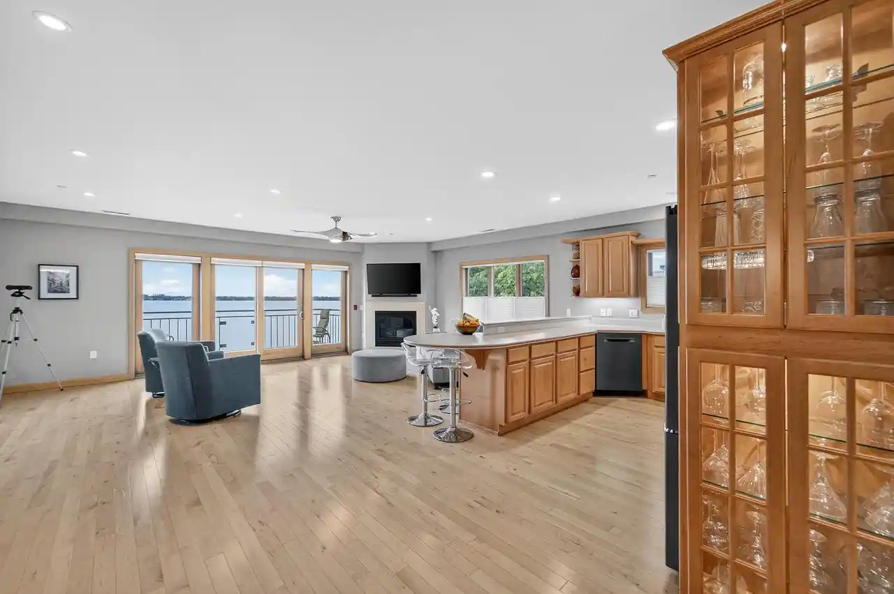 2nd image of 4101 Monona Dr Dr, Monona, WI 53716