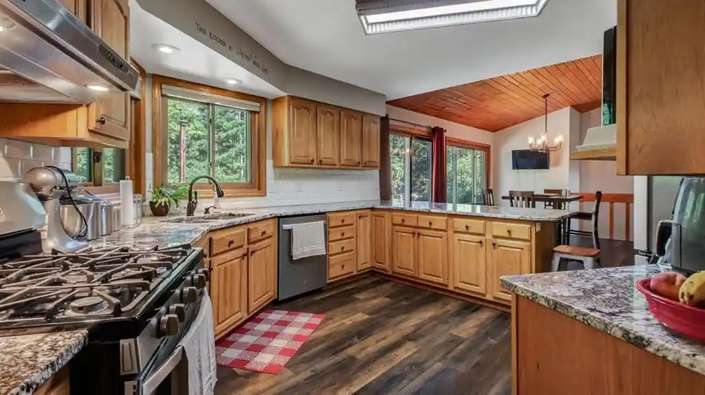 2nd image of 884 Windsor Forest Dr Dr, Altoona, WI 54720 | MLS# 1603237