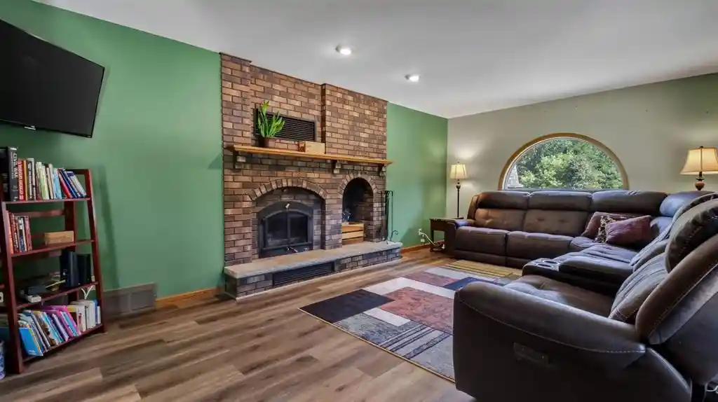 5th image of 884 Windsor Forest Dr Dr, Altoona, WI 54720 | MLS# 1603237