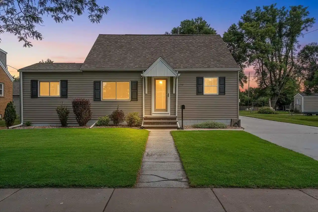 Homes for sale in Kimberly, WI | 712 E 3rd Street Street, Kimberly, WI 54136 | MLS# 50329163