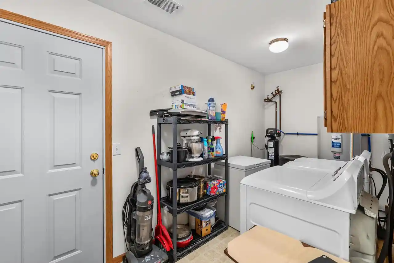 2nd image of 191 Bur Oak Lane Lane #B, Grafton, WI 53024 | MLS# 1971762