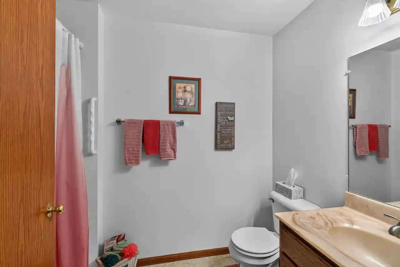 3rd image of 191 Bur Oak Ln Ln, Grafton, WI 53024