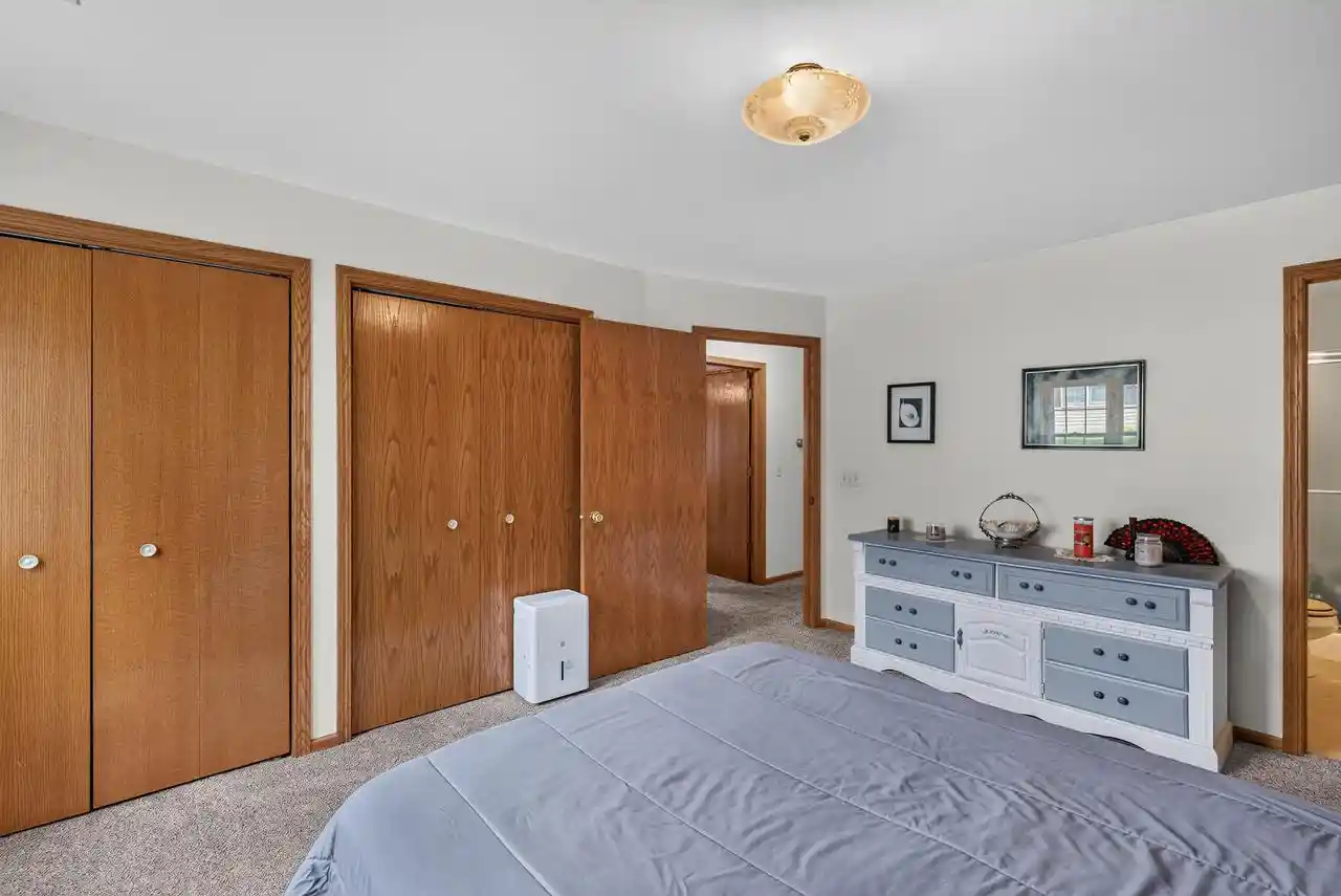 5th image of 191 Bur Oak Ln Ln, Grafton, WI 53024