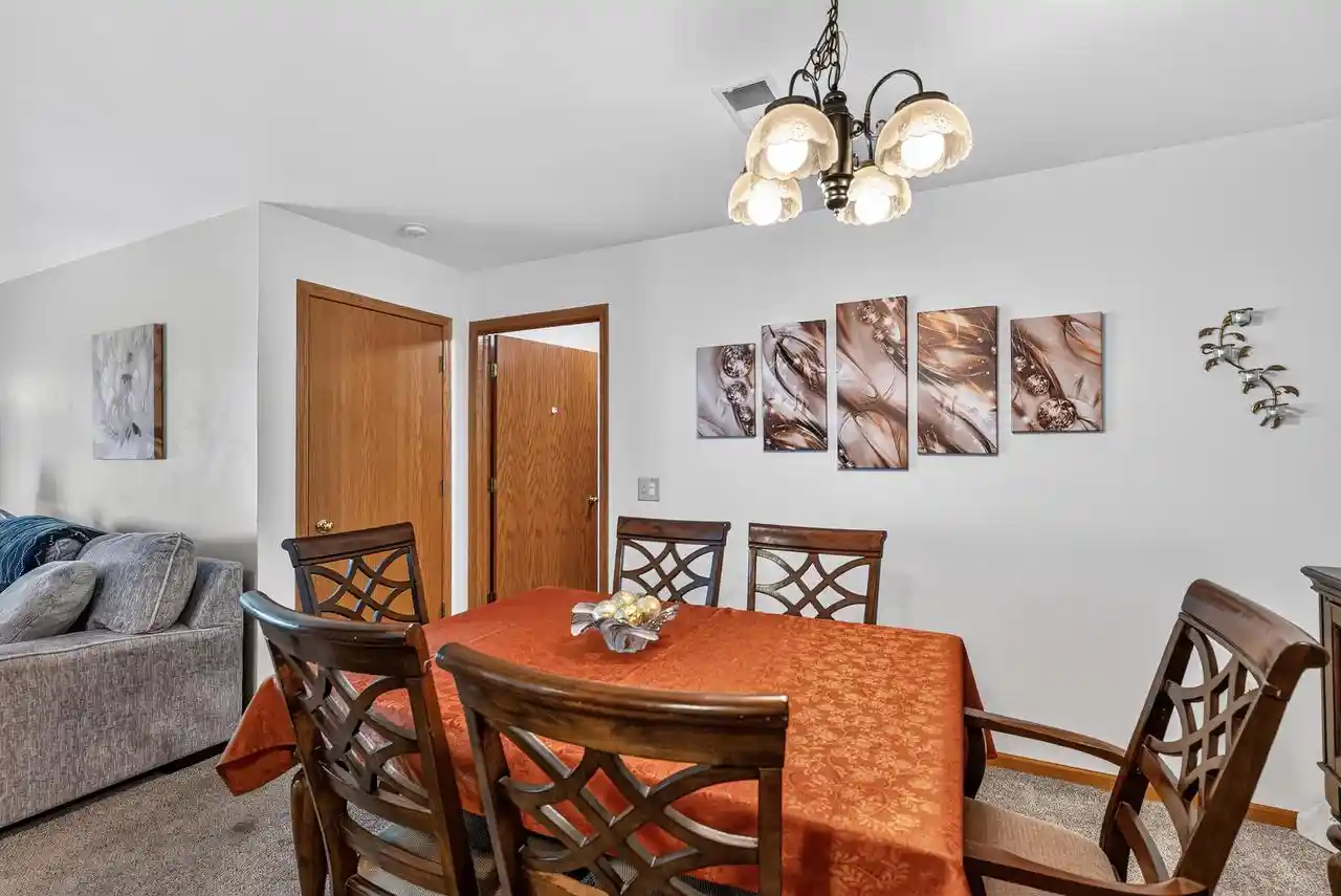 20th image of 191 Bur Oak Lane Lane #B, Grafton, WI 53024 | MLS# 1971762