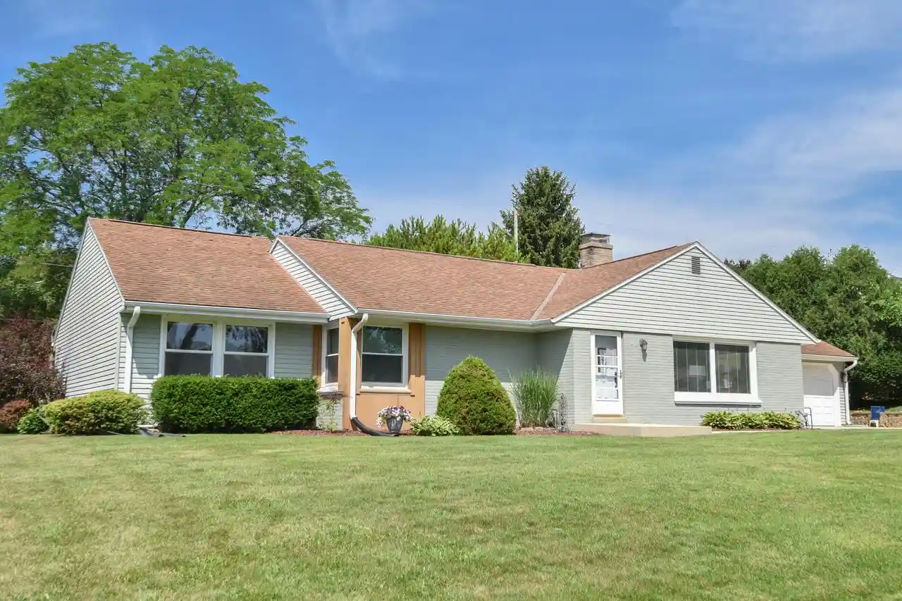 Homes for sale in Thiensville, WI | 211 E Alta Loma Circle Circle, Thiensville, WI 53092 | MLS# 1971767
